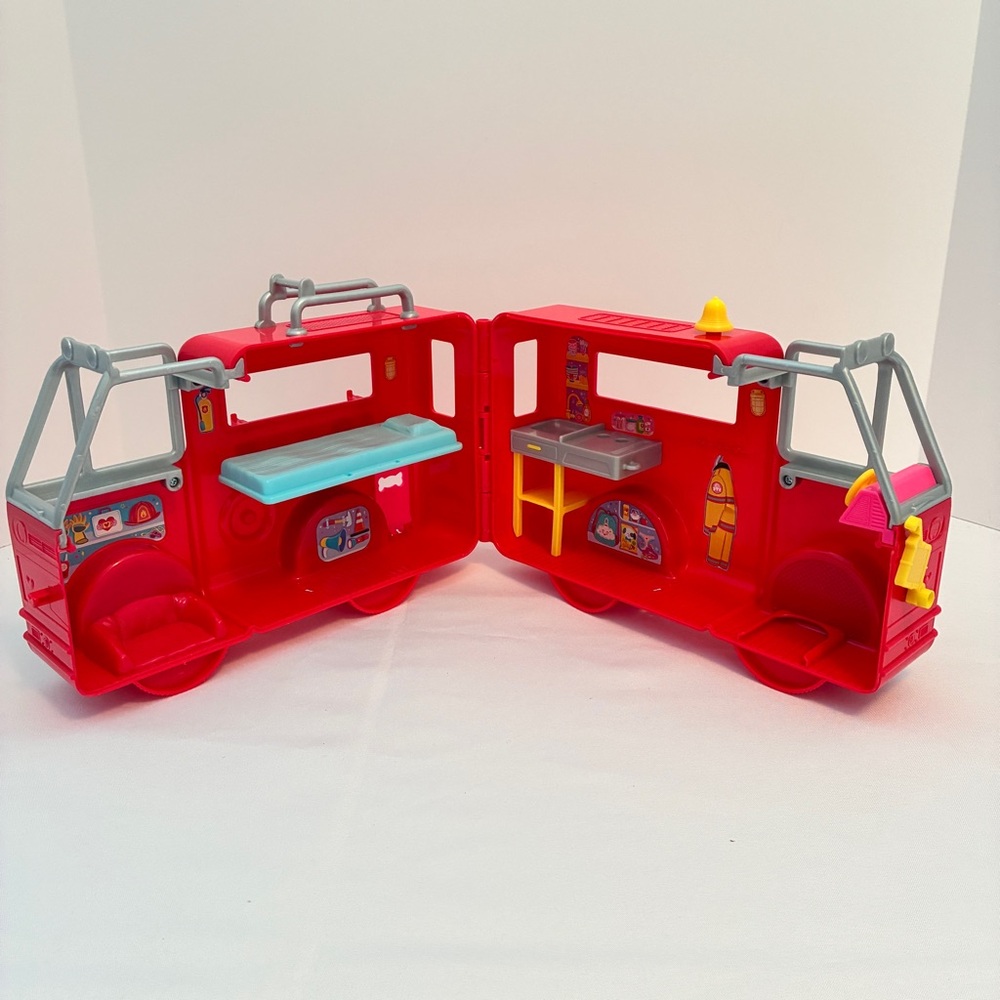 Barbie Chelsea Fire Truck Playset - Picture 6 of 7
